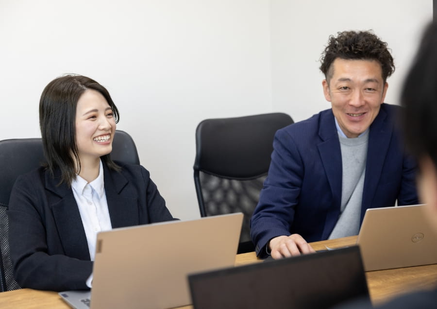 会議中の社員の様子