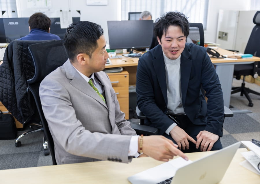 会議中の社員の様子